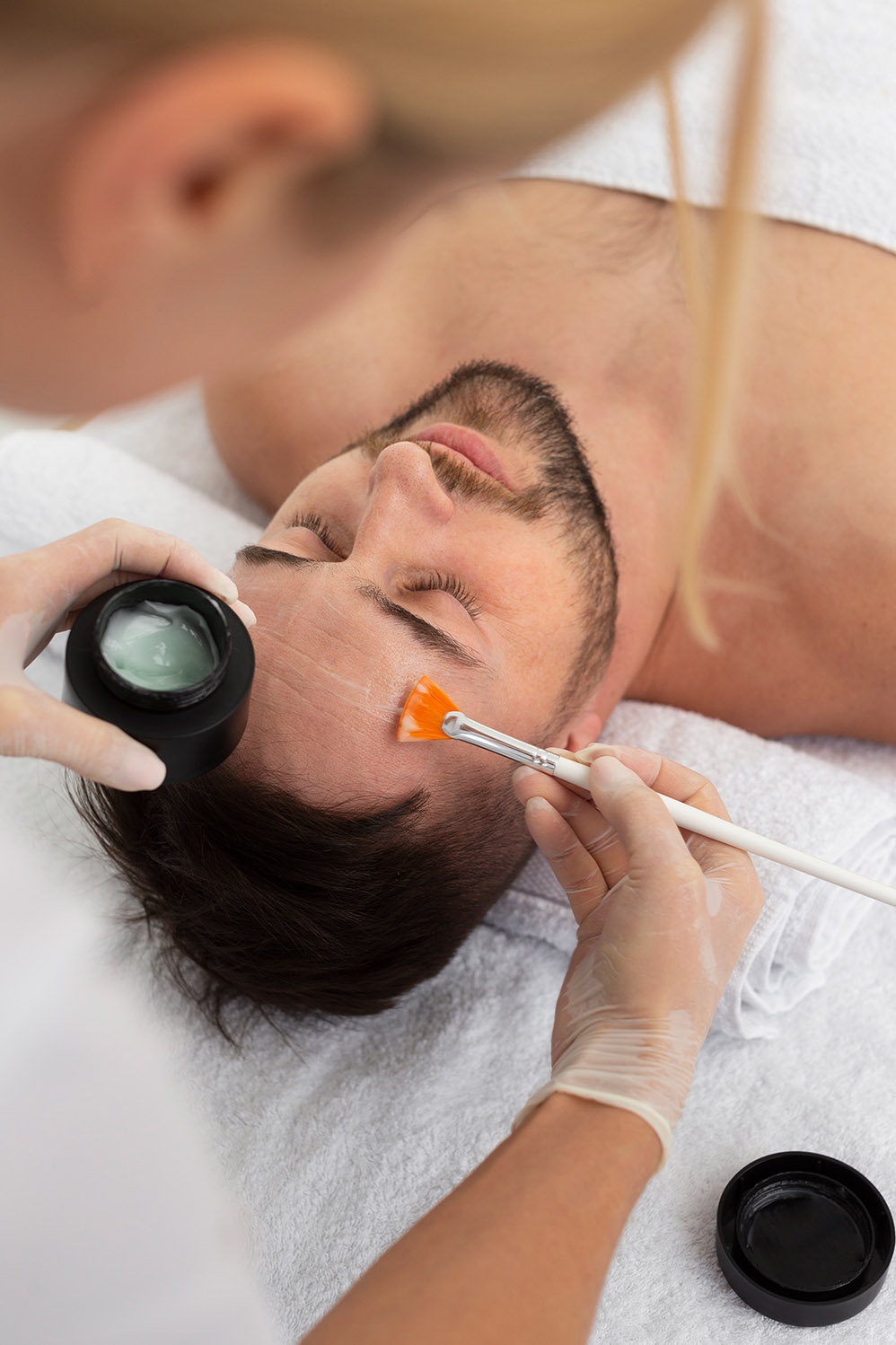 Neuromoduladores Suaves: Respetando la Belleza Masculina